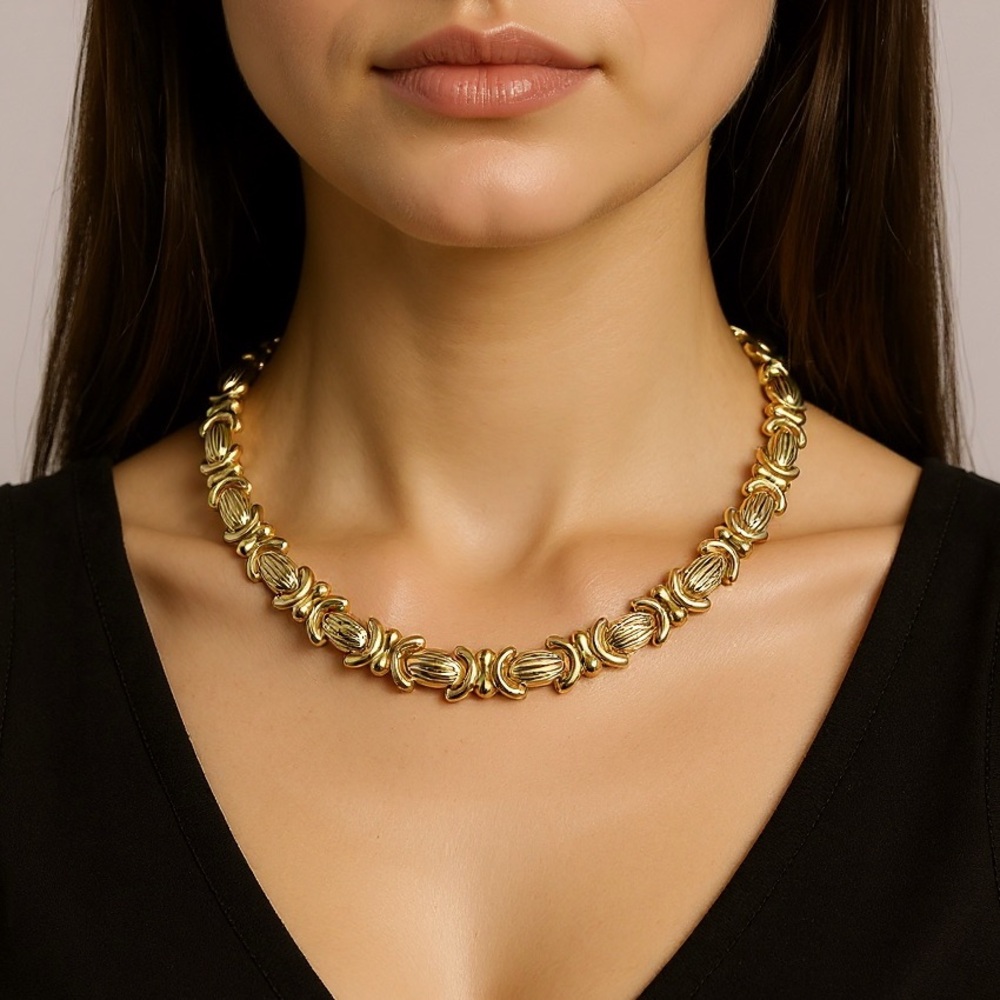 Vintage Nina Ricci for Avon Ribbed Oval Link Necklace Gold Tone Sculptural 16”